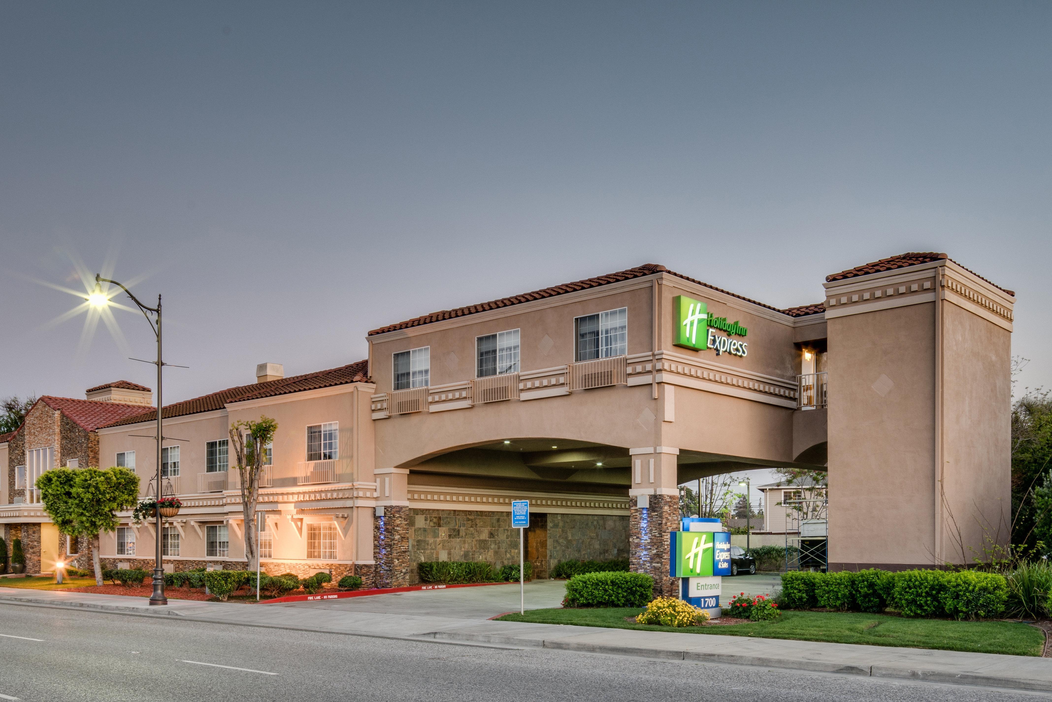 Holiday Inn Express & Suites Santa Clara By Ihg Exterior foto