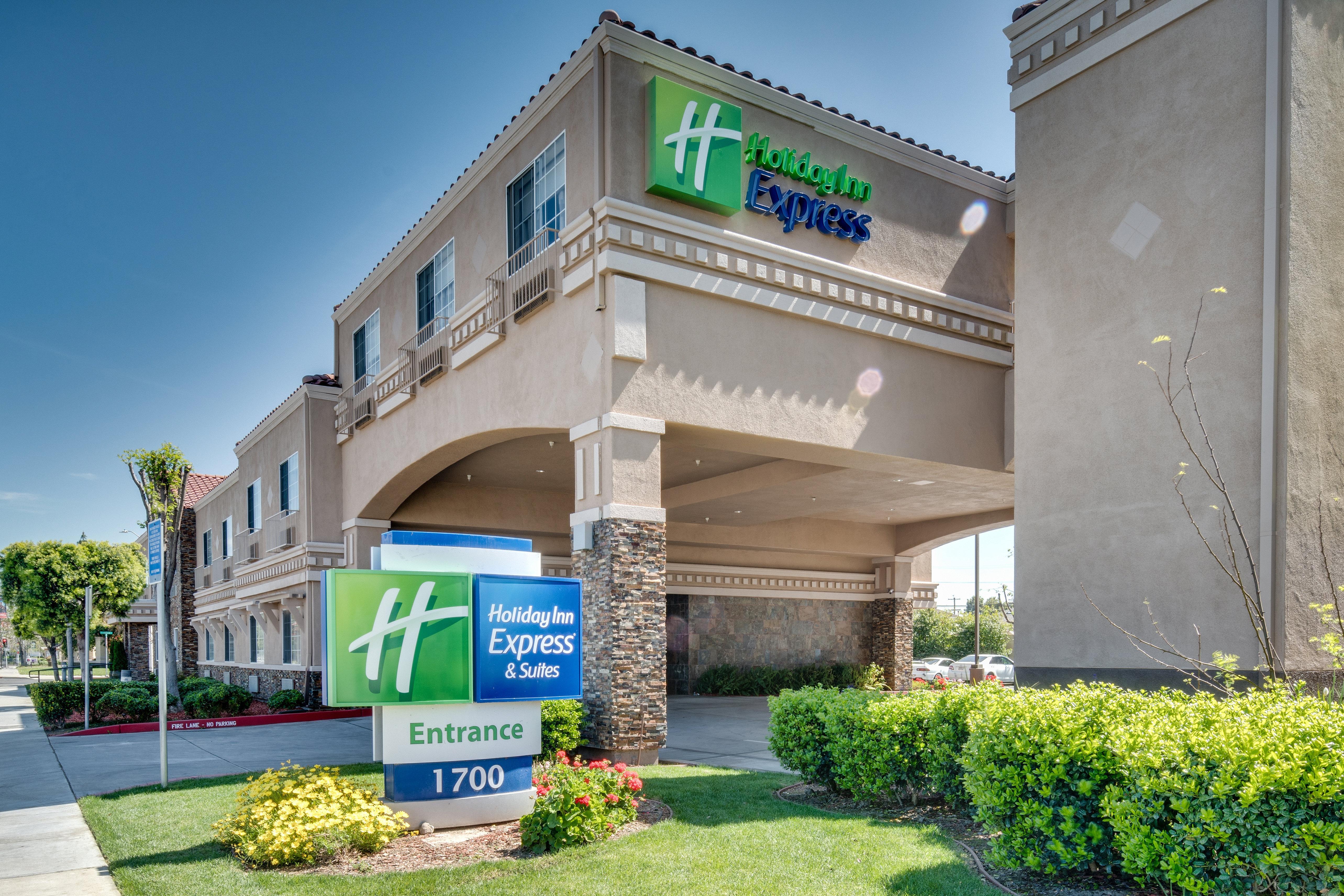 Holiday Inn Express & Suites Santa Clara By Ihg Exterior foto